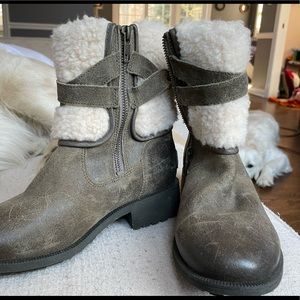 Ugg womens fashion boots